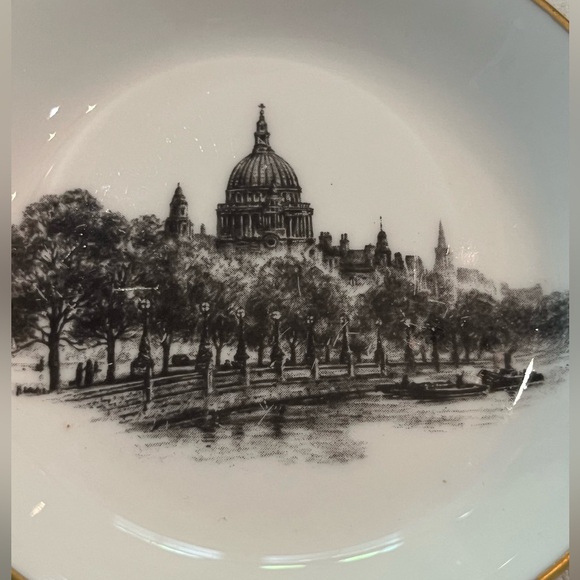 Vintage St. Paul’s Cathedral mini trinket souvenir bone china dish. EUC! - Picture 2 of 5